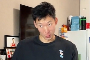 周琦幽默自嘲！复刻自己经典名场面：我要打十个，连表情包都用上了