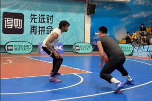前CBA球员孟博龙100-75力克前NBA球员特雷·伯克 百分大战完整版视频揭晓