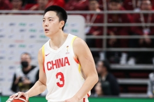 胡明轩：球队今日表现出色 小组赛末战仍需坚持自身特色