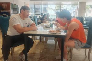 布尼亚明：父亲状态好到常被认作我哥 他叮嘱我保持自律