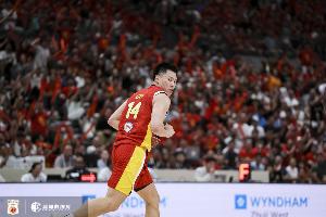 手感欠佳需及时调整 李弘权首发18分钟三分5中1 得3分3板2助