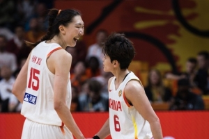 韩旭镇守内线 杨舒予领衔外线 中国女篮双核依旧强势