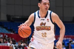 杨文学：新赛季定位重在防守与篮板 感谢每一位支持我的球迷