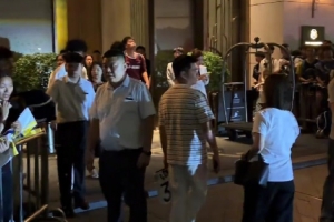 博主爆料：库里抵达深圳未现身酒店大堂径直回房 有球迷苦等六小时空欢喜