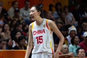 篮板悬殊！中国女篮22个对阵法国女篮43个