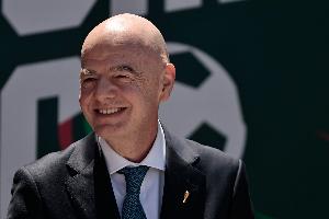 因凡蒂诺亮出FIFA主席竞选口号：足球属于世界各地每个人