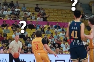 五大囧时刻！陈家政突破分球竟传向场边主帅 教练顺手来了记三分