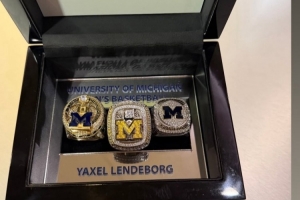 我也曾是冠军！勇士新秀伦德博格展示NCAA冠军戒指