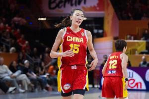 媒体人：间隔21小时再战 速率差距明显 体能又亮红灯
