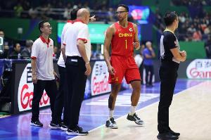 李凯尔：效力中国男篮让我学会谦逊 从此不再抱怨NBA客场奔波