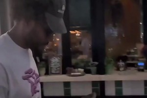 球迷问：你会来多伦多吗？伦纳德：我希望如此！我们会赢的！