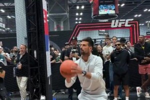 这么准？！网坛巨星德约科维奇三分三连中这投篮动作练家子？
