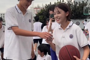 詹姆斯加盟76人，看看费城球迷的态度