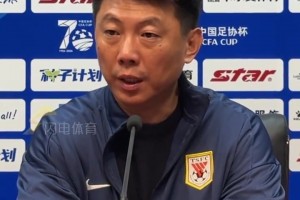泰山队换人闹了乌龙，最终阿尔瓦罗留在场上，谢文能被换下！