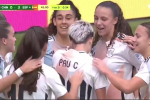 打崩了！对手刁钻凌空抽射破门，中国U20女足0-3落后西班牙