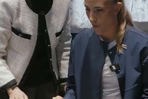 约内斯库也是打上了麻将了...