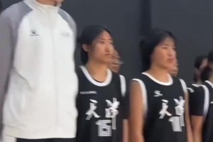 天津女篮曹熙琛14岁身高2米20，单手扣篮太轻松。... 