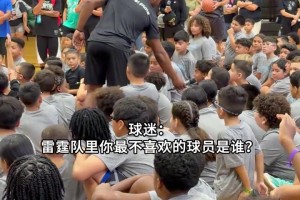 周琦曾在火箭展示摸高天赋，把一旁的登哥和保罗给看呆了