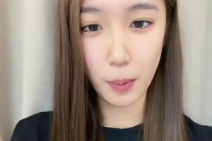 美女球迷点评：詹姆斯这合同可能是历史性价比最高的了！