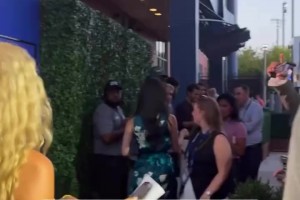 好哥们偶遇了！哈特和布伦森在美网赛场共同合影