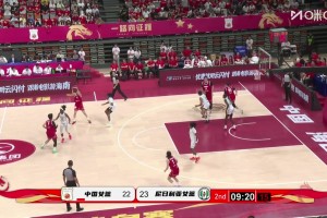 柔和手感！张子宇篮下被对手顶至负角度，但依旧稳稳将球放进