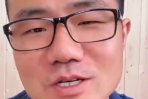 徐静雨探讨了勇士队退役球衣的标准，认为库里退役即挂衣