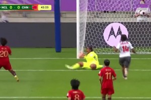 小胖门将半场零封中国U20女足，解说员都惊呼其神奇表现