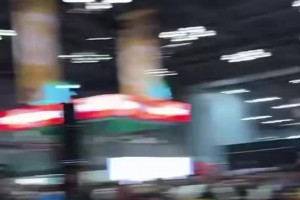 给球迷小秀一手弗拉格在球迷节上轻松三分三连击