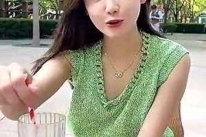 找男友，帅和有钱哪个更重要？美娜曾言：都很重要啊，但帅更重要