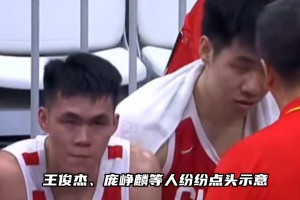 灰熊新援以赛亚·斯图尔特为孟菲斯红鸟队开球，与球迷友好互动⚾