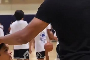 美国男篮名场面太逗了！库里对华子说：咱俩的扣篮差不多！