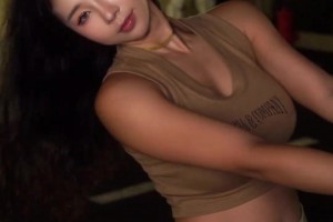 全场焦点！姚明张伟丽霍二叔现身AUBL半决赛！