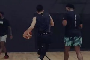 真球痴！训练师晒杜兰特近期1V1训练视频：无解跳投，切特都防不了