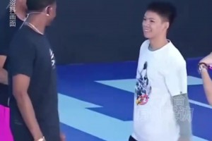 “独臂少年”张家城回忆和库里首次见面...