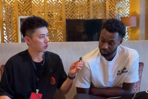 杨瀚森在夏联中表现出色，峰哥分析攻击他带女朋友去美国网友心态