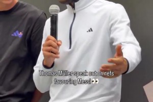 穆勒调侃：有一次梅西站在旁边我就吃黄牌，好歹也帮帮我们吧~