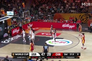 有争议！韩旭转身上篮 似乎被对方压到手臂 裁判未吹犯规！