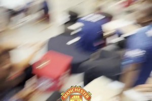 抽到曼联后莱比锡球员们全场都笑了